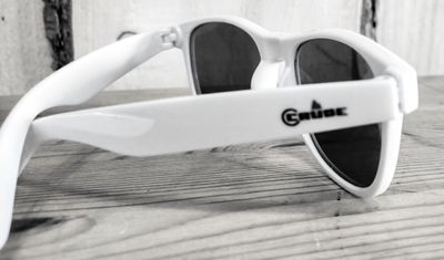 Sonnenbrille schwarz/ Bambus oder weiß Sonnenbrille schwarz/ Bambus oder weiß