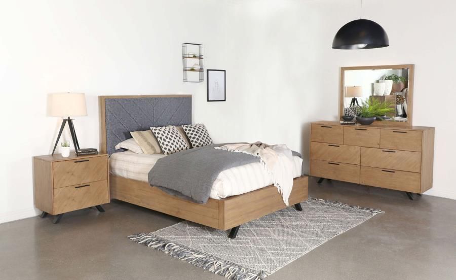 Taylor - 4 Piece Queen Bedroom Set - Light Honey Brown And Gray