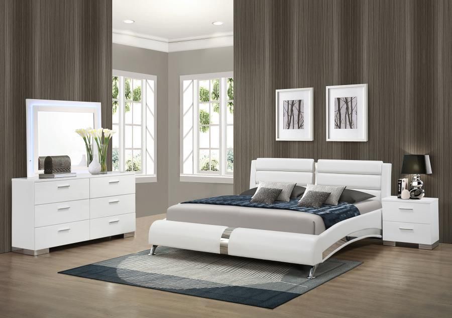 Jeremaine - 4 Piece Queen Bedroom Set With Led Mirror - Glossy White