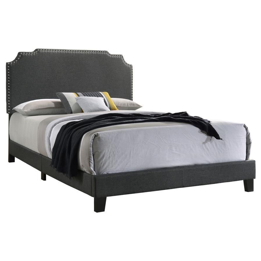 Tamarac - Upholstered Nailhead Full Bed - Gray