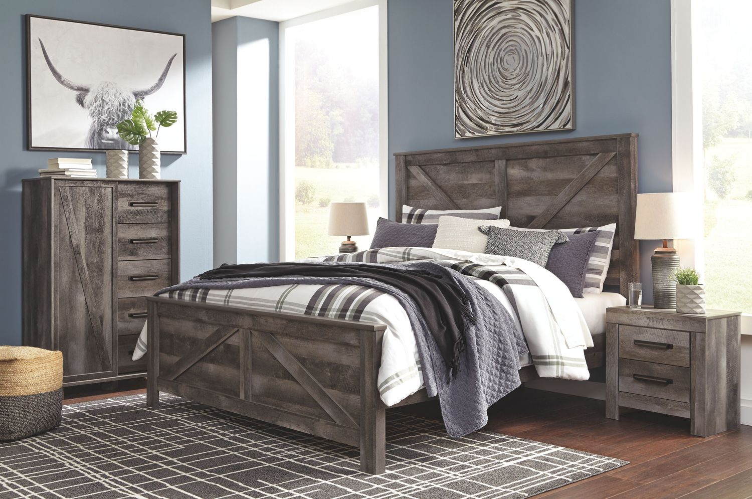 Wynnlow - Gray - 5 Pc. - King Crossbuck Panel Bed, 2 Nightstands