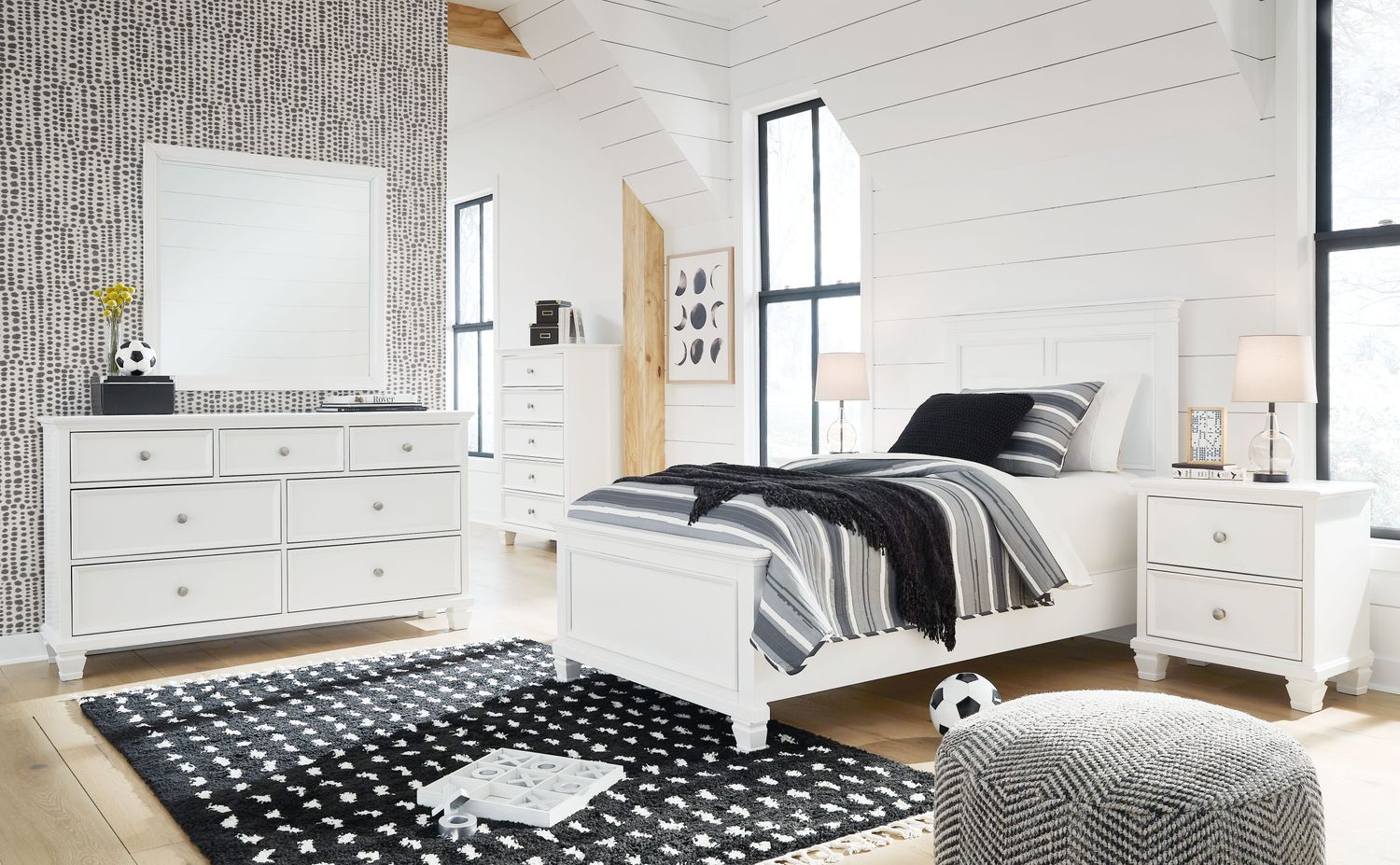 Fortman - White - 7 Pc. - Dresser, Mirror, Full Panel Bed, 2 Nightstands