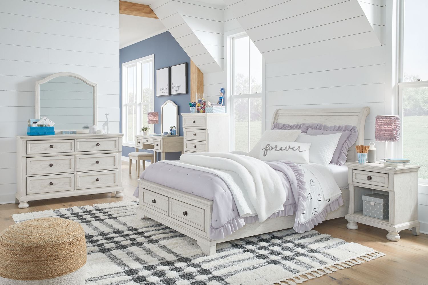 Robbinsdale - Antique White - 10 Pc. - Dresser, Mirror, Chest, Full Sleigh Storage Bed, 2 Nightstands, Vanity Set