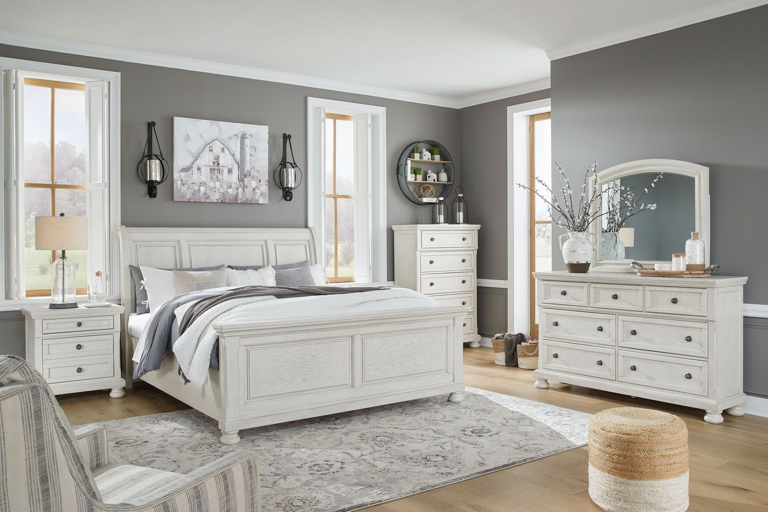 Robbinsdale - Antique White - 7 Pc. - Dresser, Mirror, Queen Sleigh Bed, 2 Nightstands