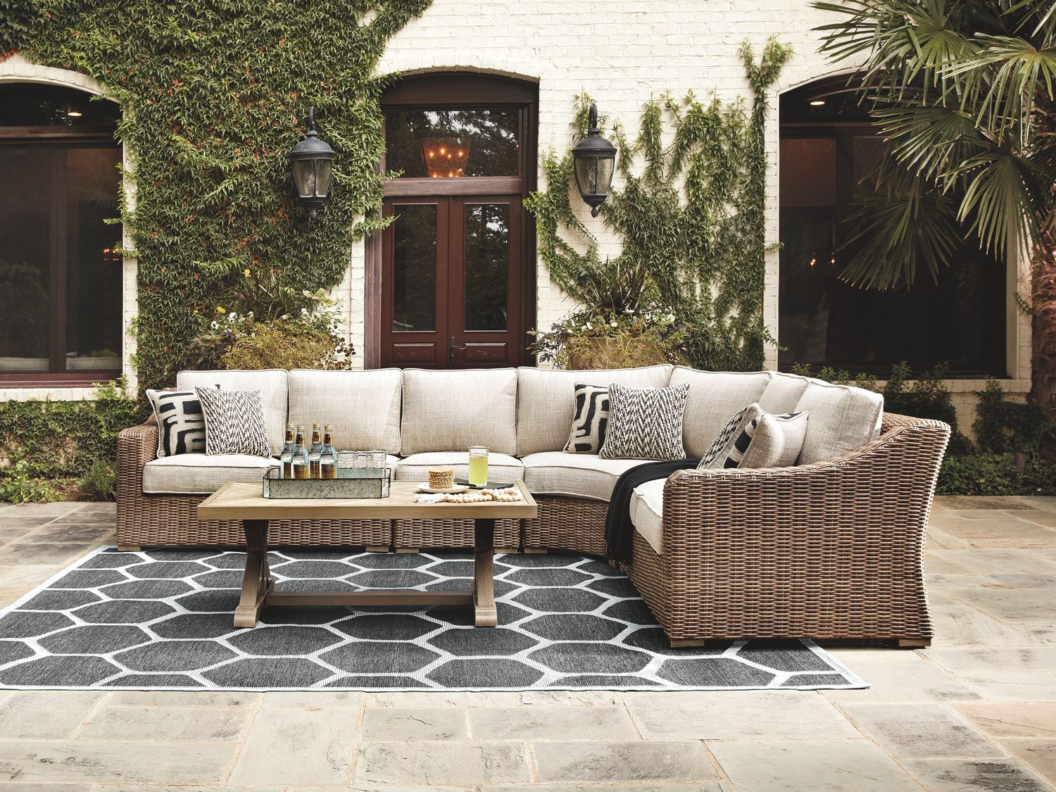 Beachcroft - Beige - 5 Pc. - Sectional Lounge Set