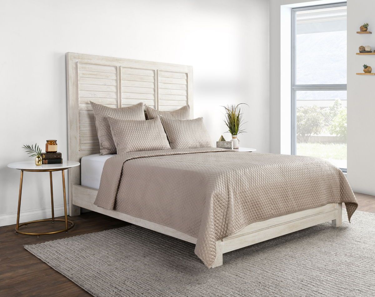 Diamond - 4 Piece King Quilt Set - Pebble