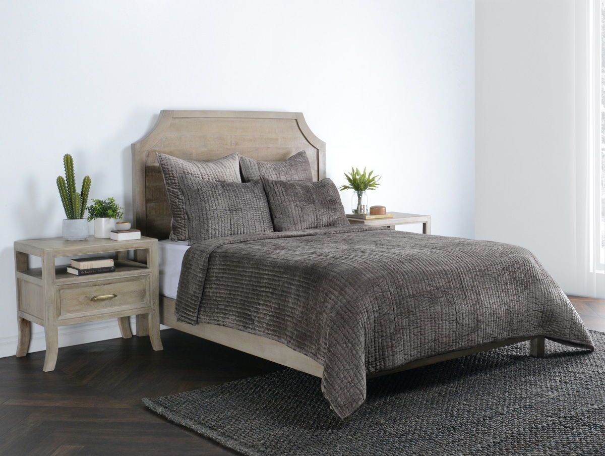 Bari - Velvet Queen Quilt - Desert