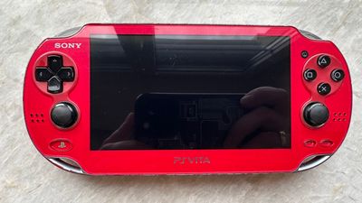 Sony PS VITA 1000 AMOLED RUBBY RED 128Gb 3.65 Henkaku