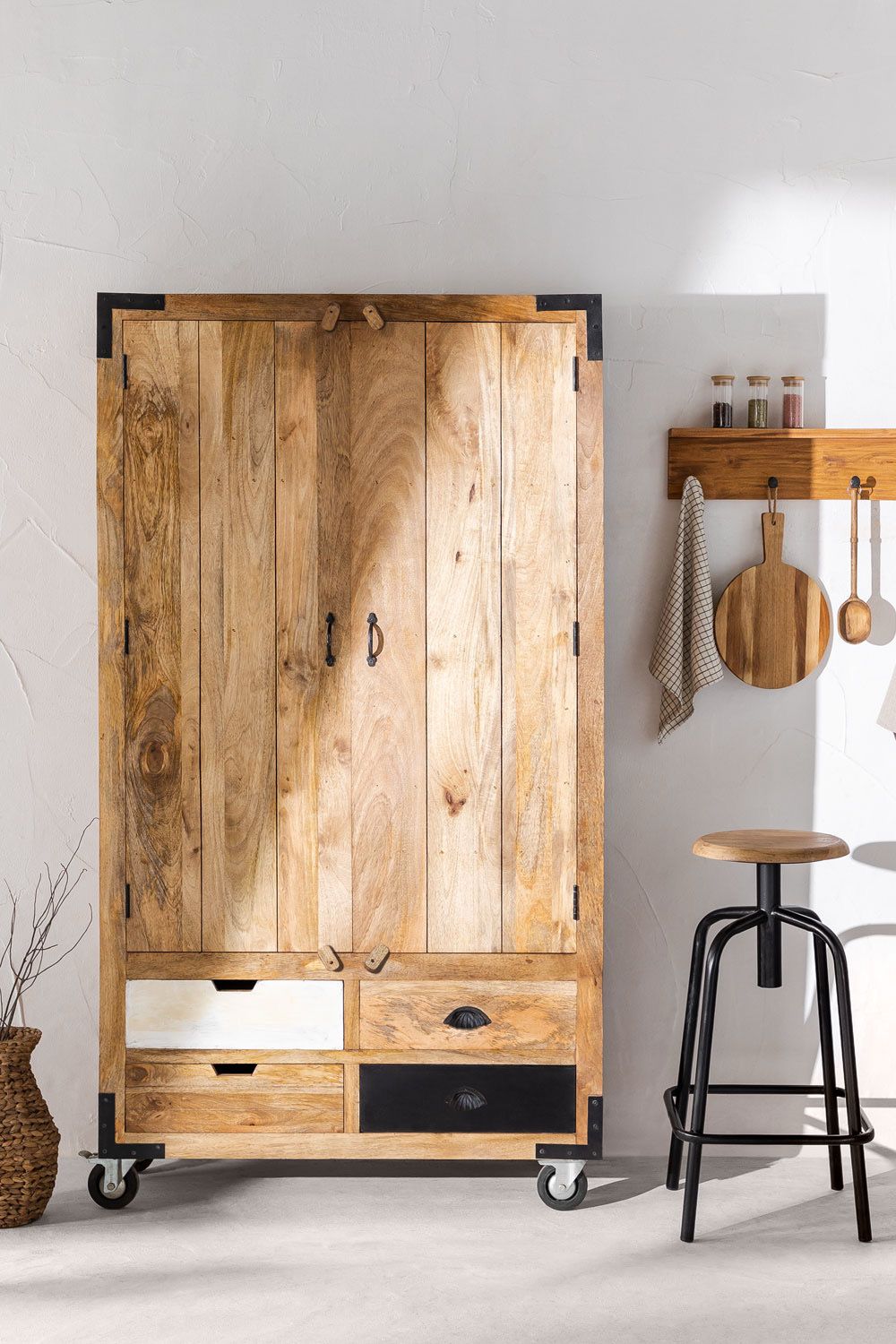 Mobile bar in legno massello con ruote