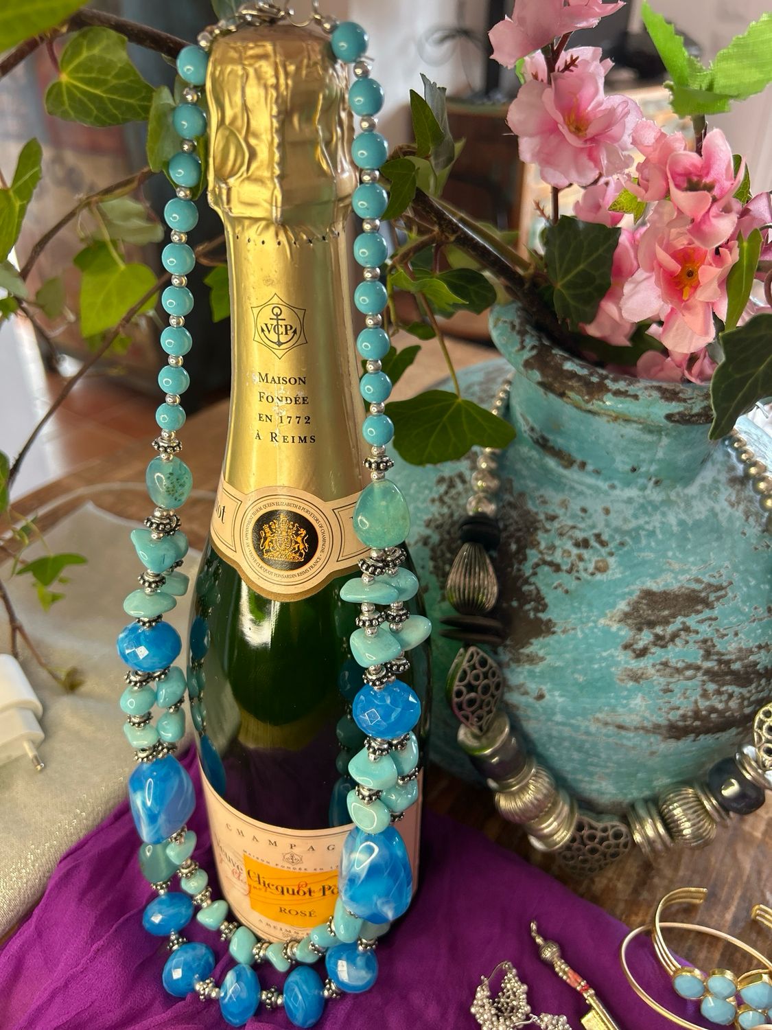 Bellissima collana con gemme