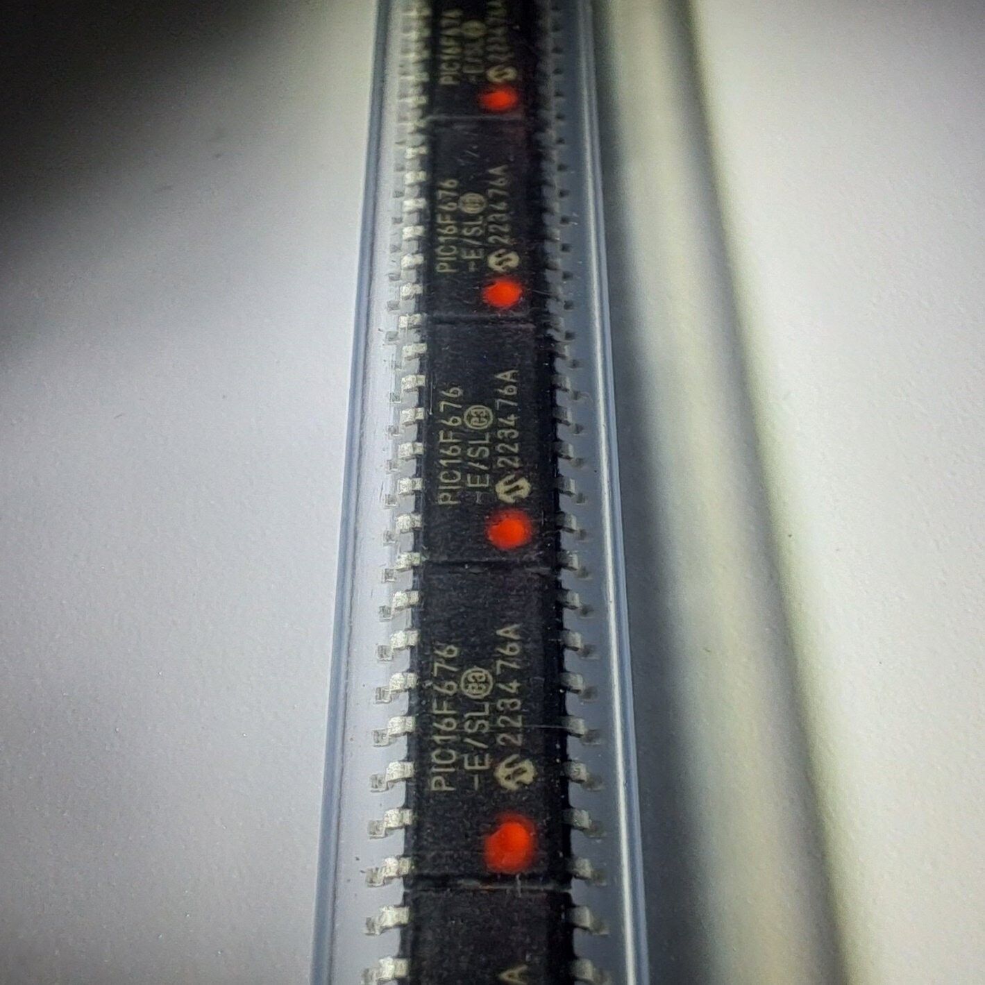 PIC16F676-E/SL SO-14