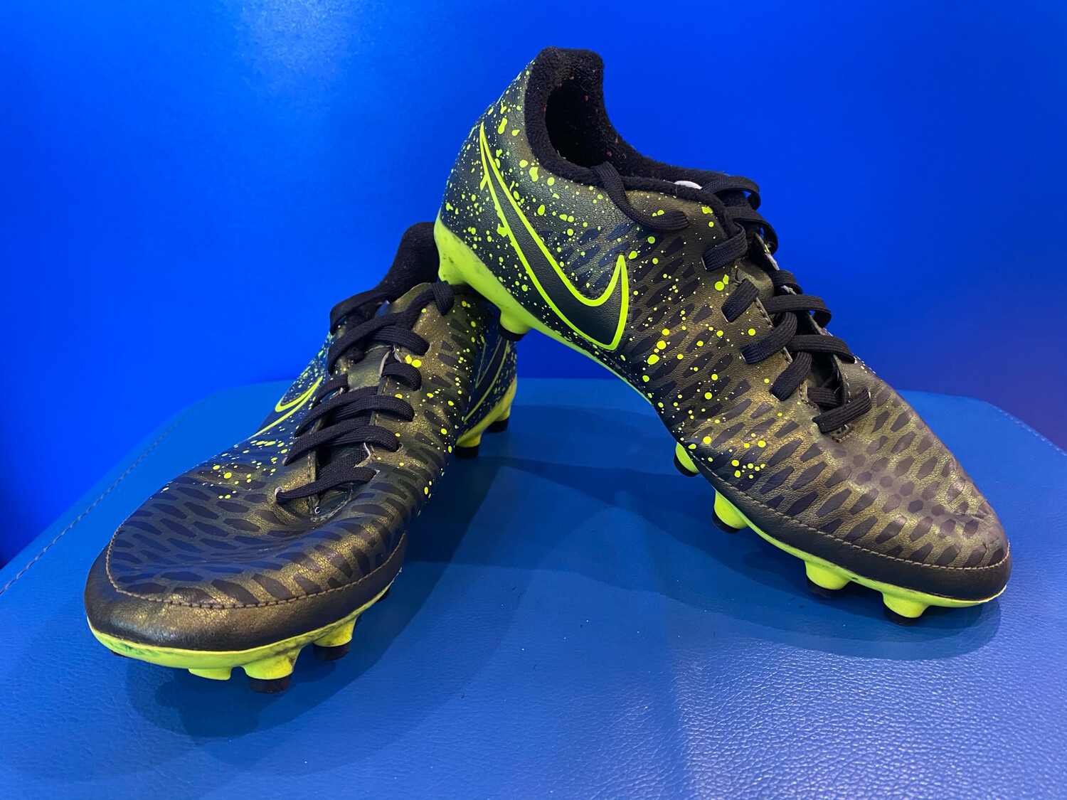 Nike Junior Magista Onda FG Soccer Cleats US5 (Near-New) (EC717)