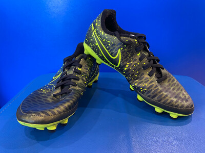 Nike Junior Magista Onda FG  Soccer Cleats US5 (Near-New) (EC717)