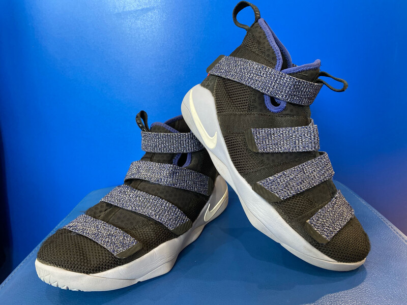 Lebron Solider 11 Basketball Shoes US6Y (Near-New) (EC781)