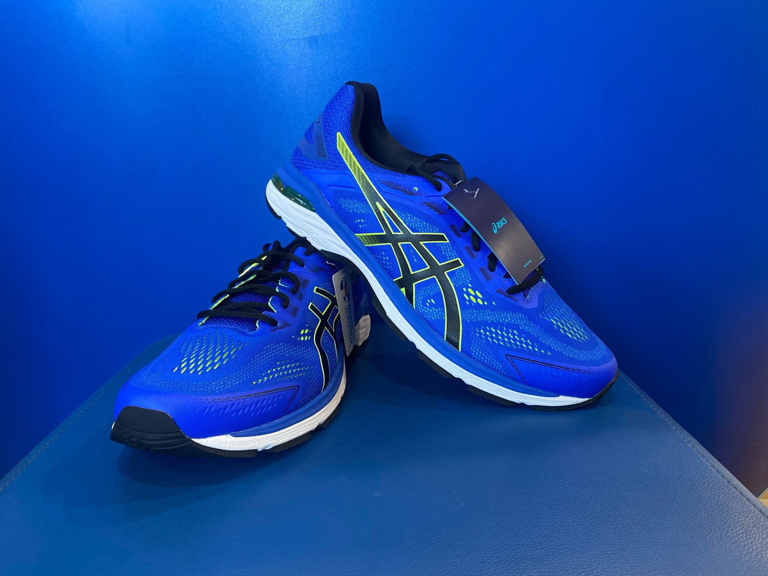 Asics dynamic duomax Men's blue/ yellow gt-2000 7 US15 (New) (EC1634)