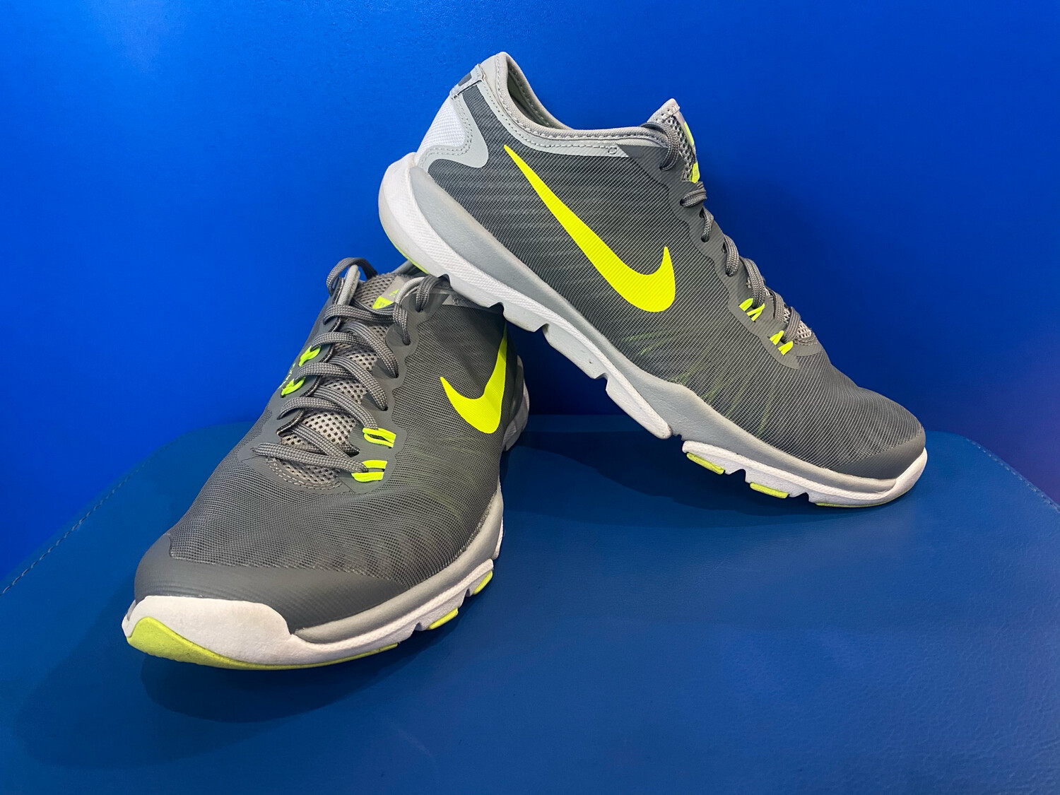 Nike women’s Runners shoes  US9.5 (Near New) (EC1679)