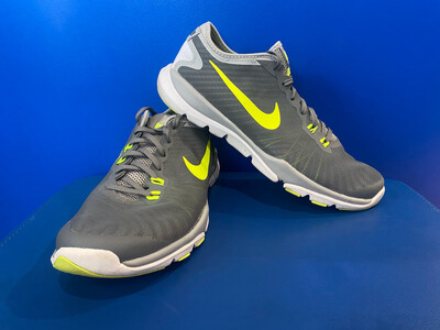 Nike women’s Runners shoes  US9.5 (Near New) (EC1679)