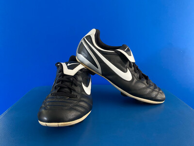Nike Junior Tiempo Soccer Cleats US6 (Near-new) (EC726)
