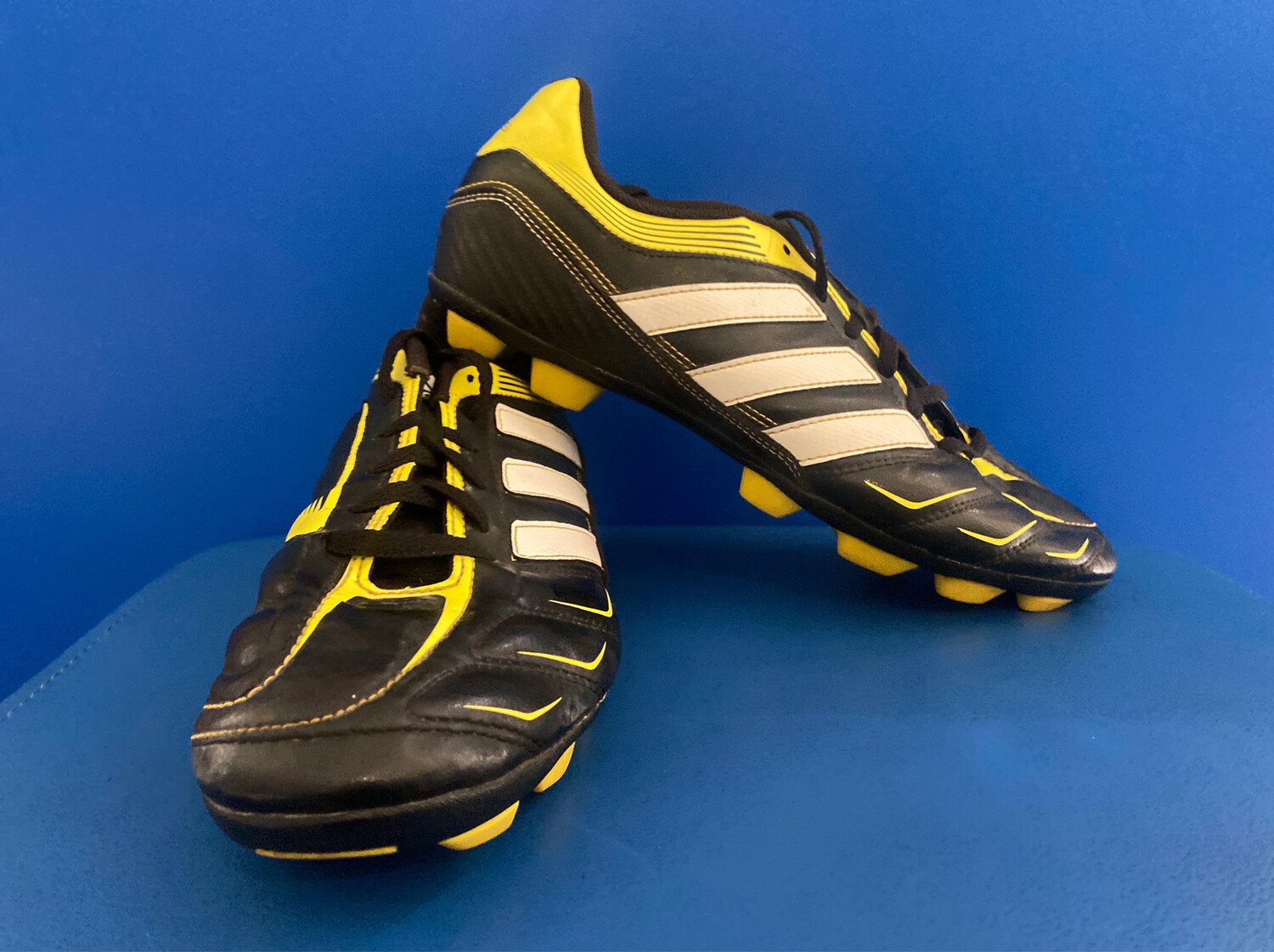 Adidas Football Boots US9 (Near-new) (EC301)