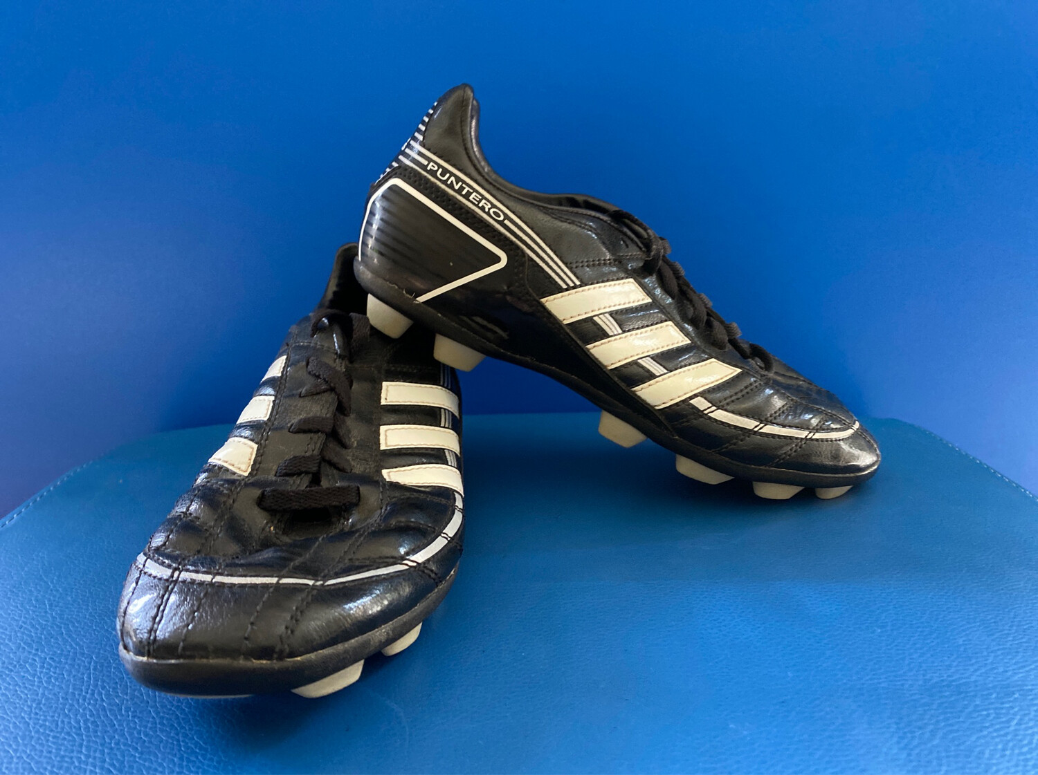 Adidas PUNTERO Football Boots US5 (Near New )(EC380)