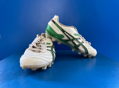 ASICS Tigreor HG10mm Soccer Football Boots US5 (Near New) (EC371)