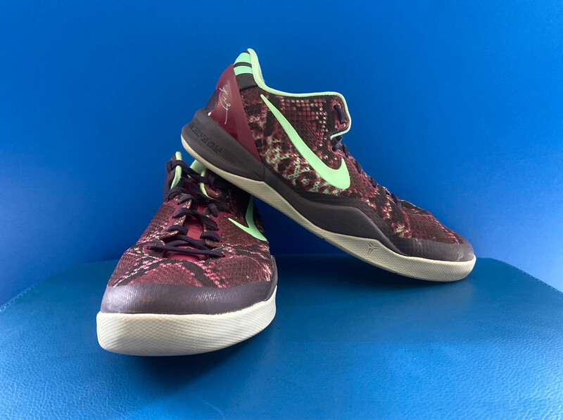 Nike Kobe VIII System &#39;Pit Viper&#39; Purple Dynasty Green Glow-Raspberry Red Mens Sneakers 555035-502 US7 (Near-New) (EC512)