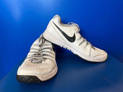 Nike Vapor court US10.5 Basketball Shoes (Near-new) (EC111)
