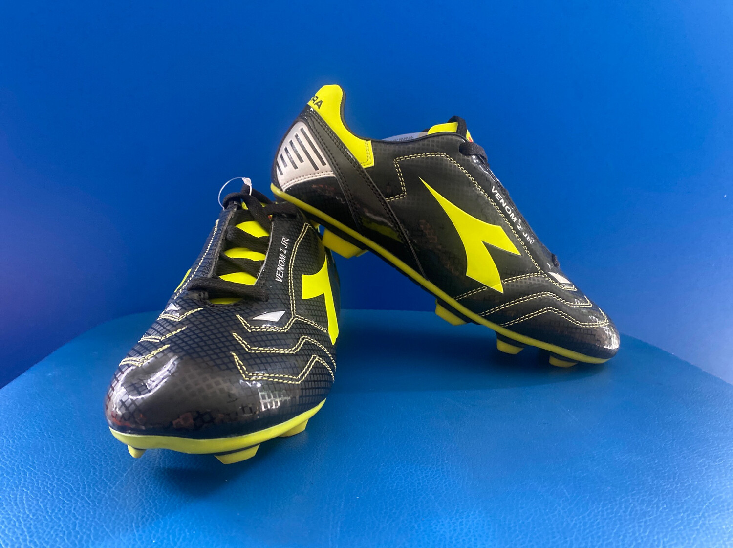 Diadora Venom  2 JR  Football Boots US5 Kids (New In Box ) (EC1839)