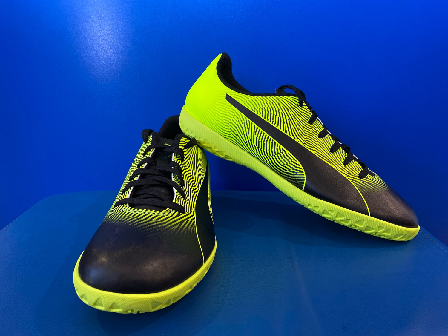 Puma spirit IT Futsel Soccer Shoes US8.5 (New In box) (EC3086)