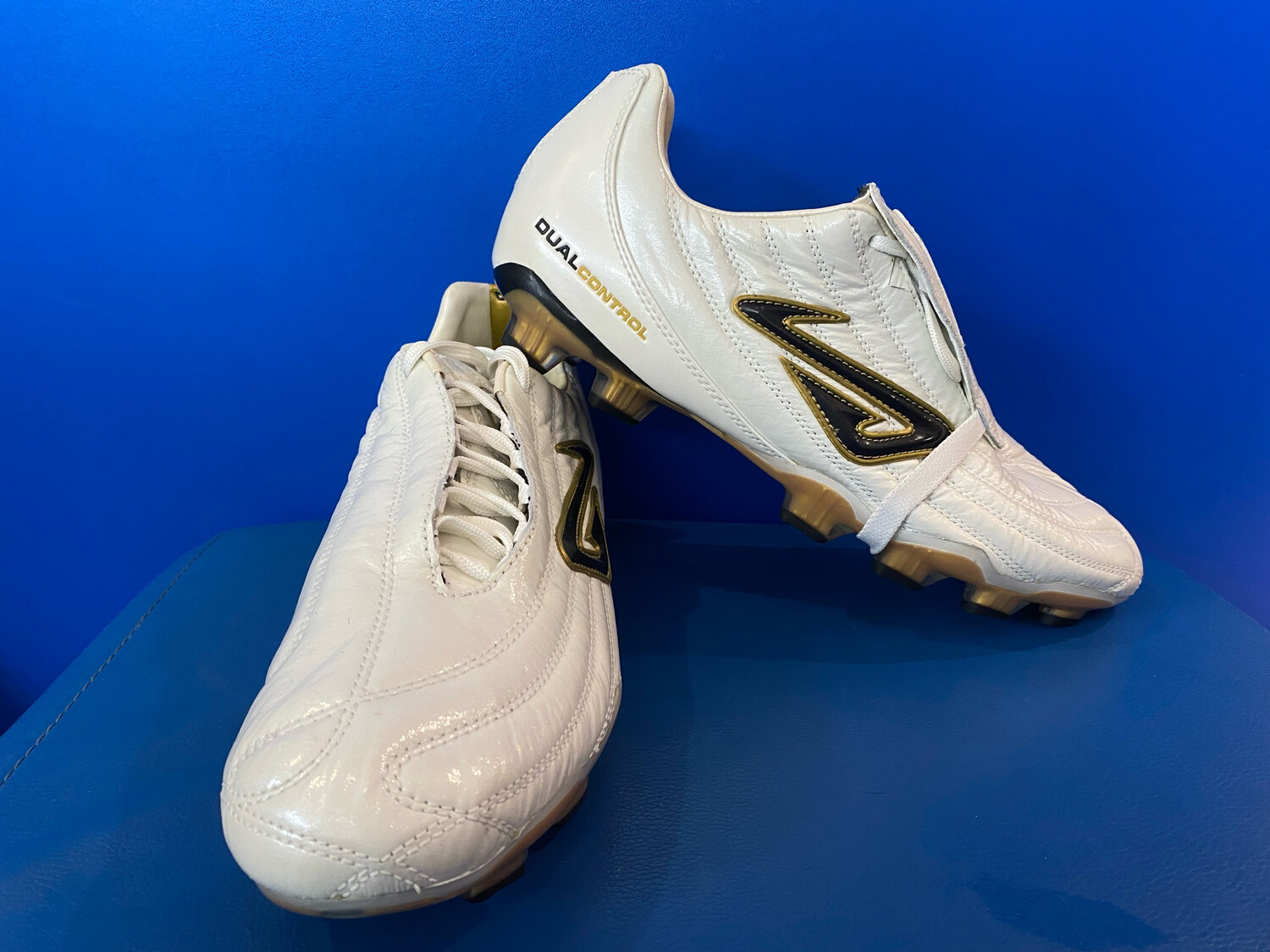 Naomis US9 Football Boots (Near New) (EC3275)