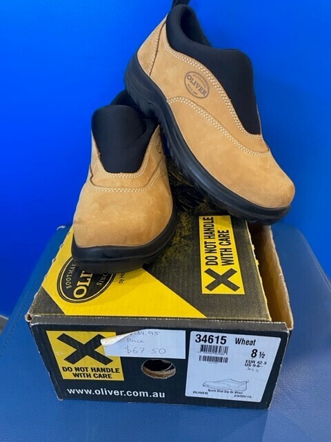 Slip on Sports Shoe - Wheat. WORK BOOT. US8.5/EU42 (Brand New in Box) (EC3966)
