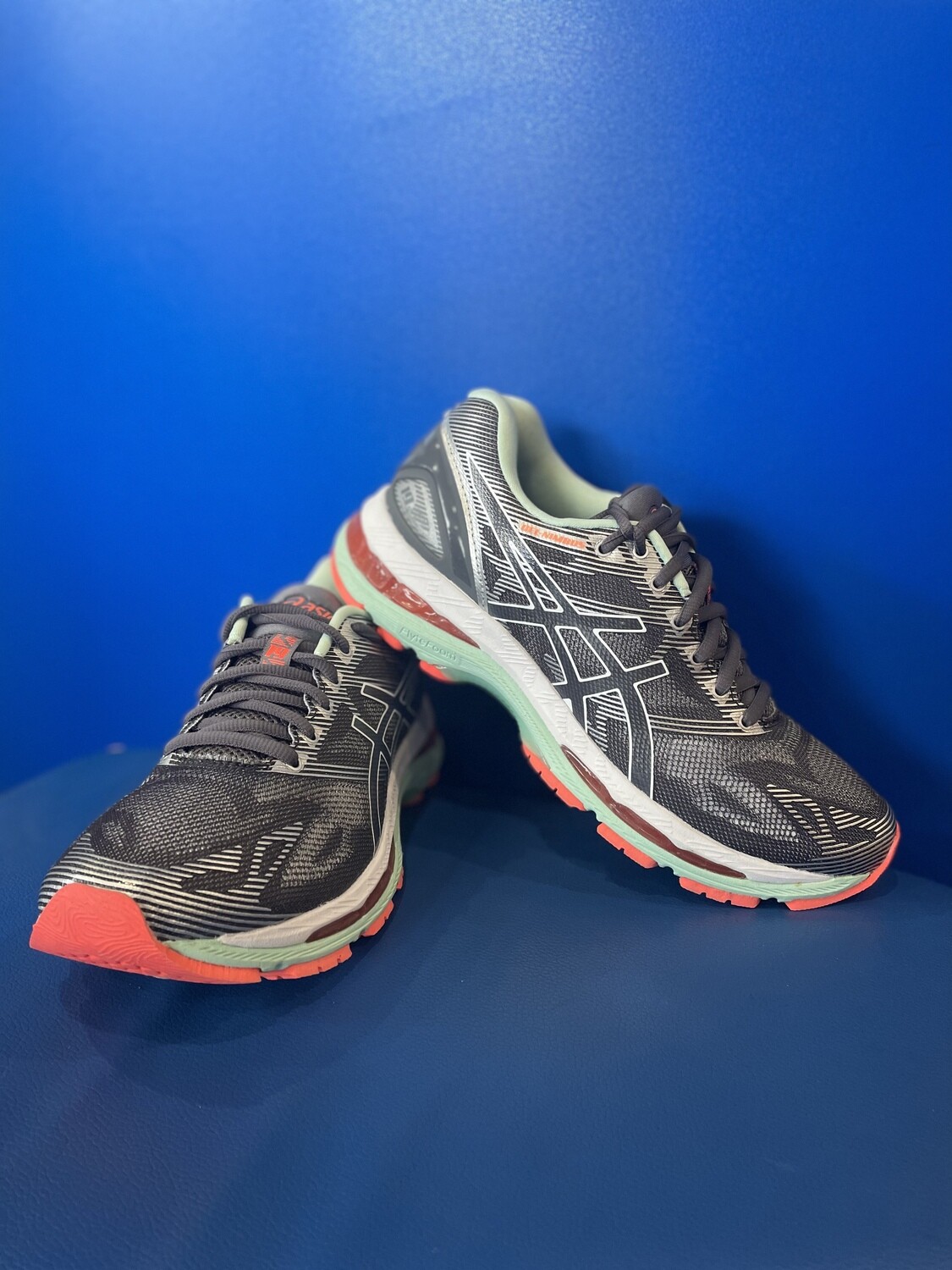 GEL-NIMBUS 19, women&#39;s running shoe, US7, White/Carbon/Flash Coral. Near New. (EC4011)