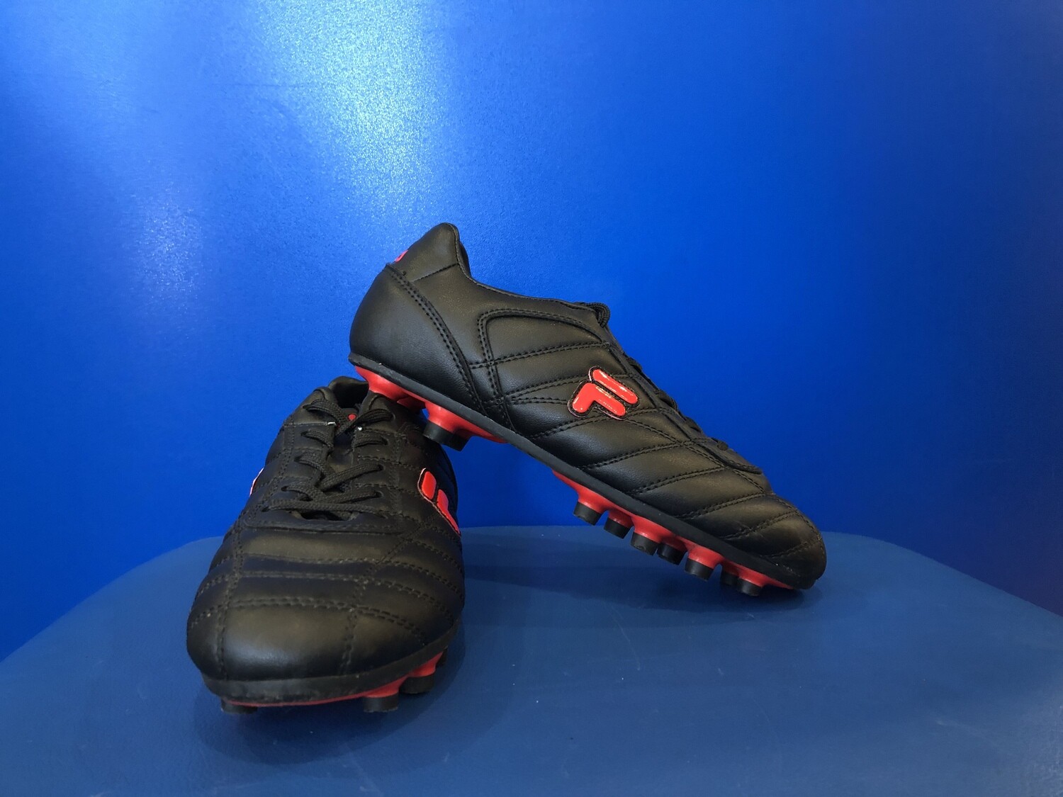 Fila football boots, black & red, US3. Near New. (EC4022)