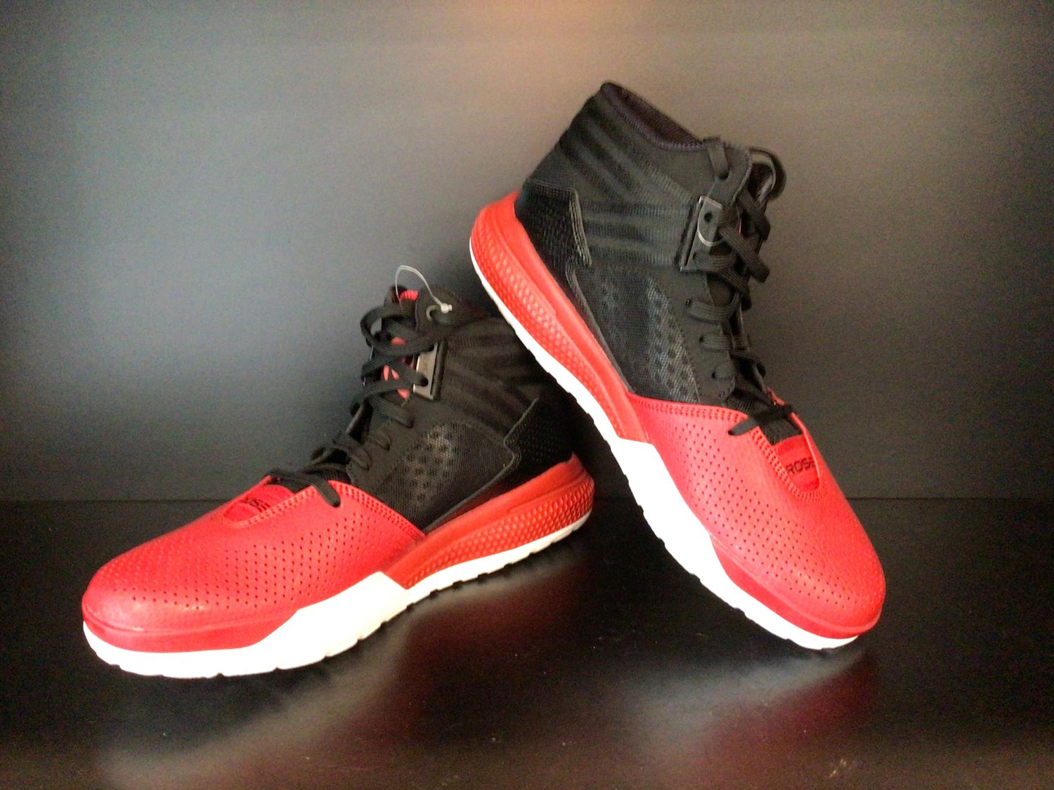 Adidas Mens Basketball Shoes Rose 773 Mid Top (NEW) US9 (EC4940)