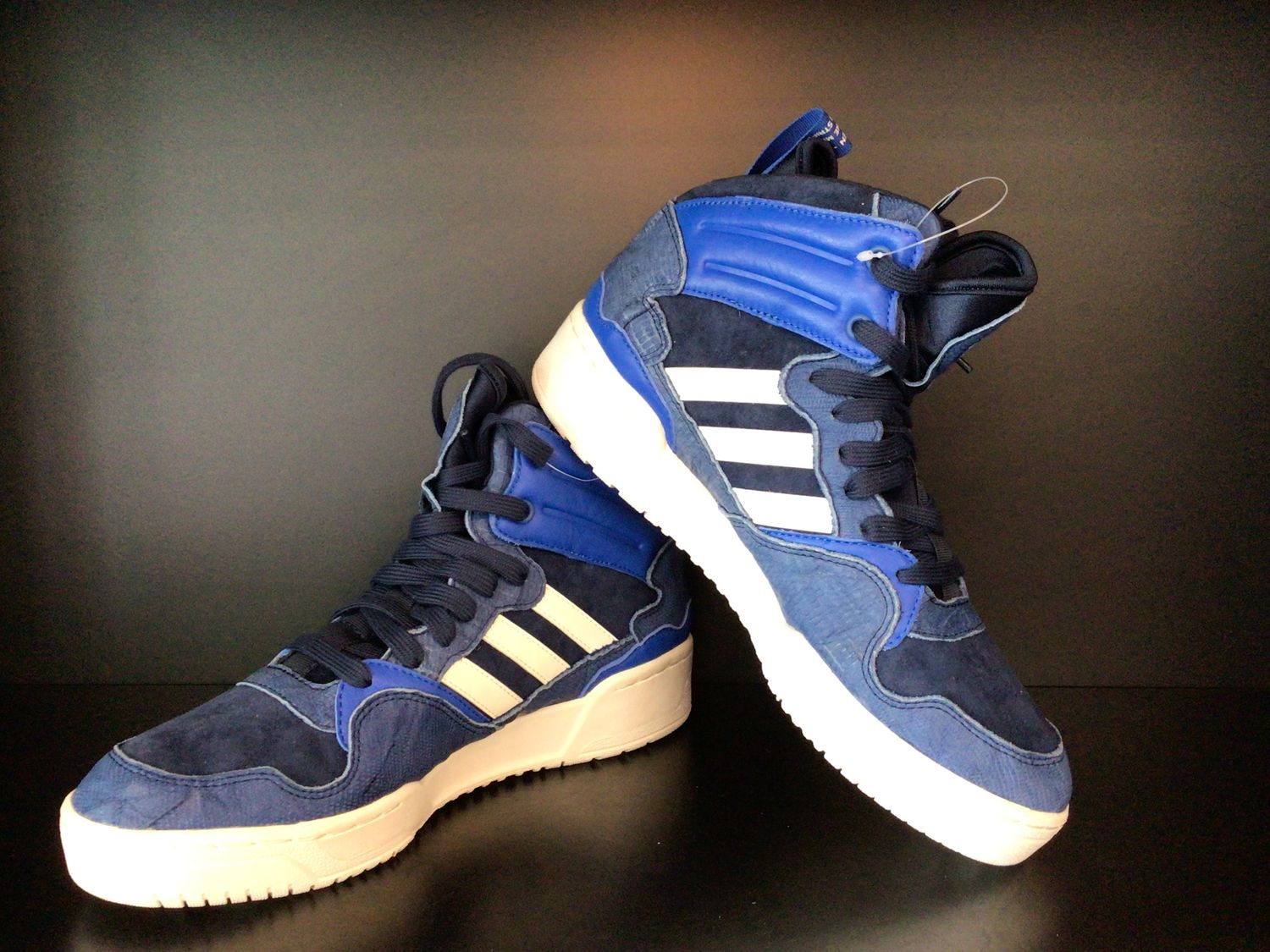 Adidas Mens High Top Sneakers Blue (NEW) US9 (EC4920)