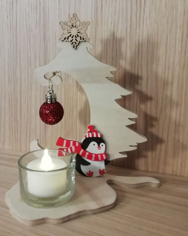 Sapin chantourné à la main avec bougeoir en verre