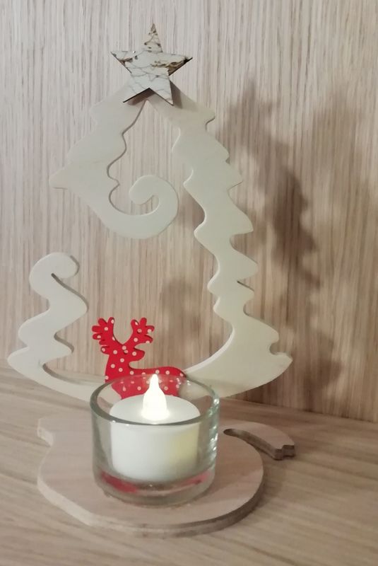 Sapin chantourné à la main avec bougeoir en verre