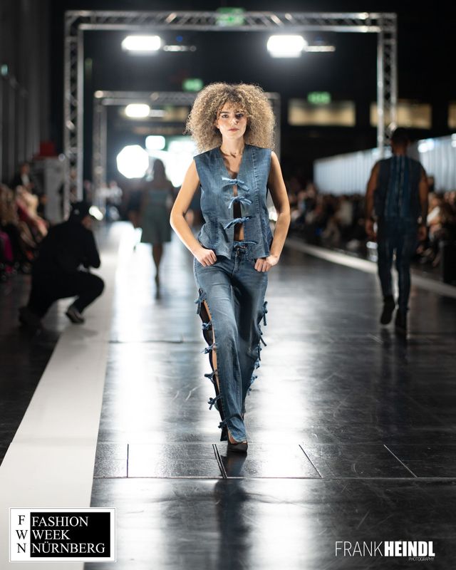 FASHION WEEK LOOK 6 Schleifchen Hose FASHION WEEK LOOK 6 Schleifchen Hose
