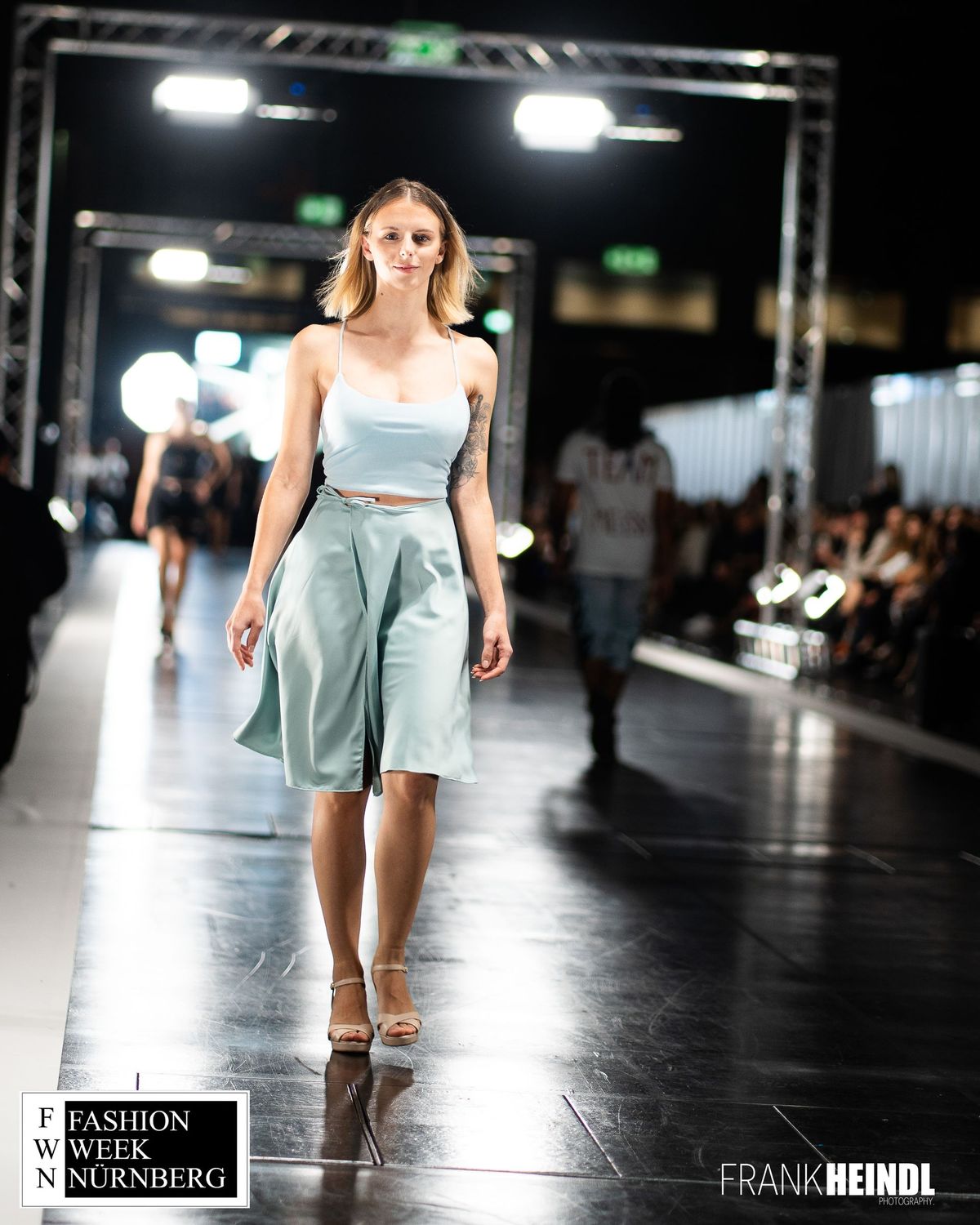 FASHION WEEK LOOK 7 Satin Wickelrock