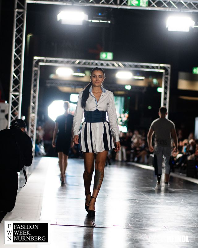 FASHION WEEK LOOK 9 Kleid aus Hemden FASHION WEEK LOOK 9 Kleid aus Hemden
