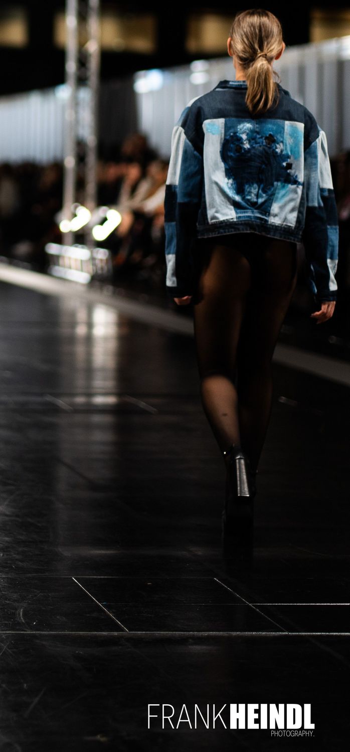 FASHION WEEK LOOK 12 Jeansjacke Dino