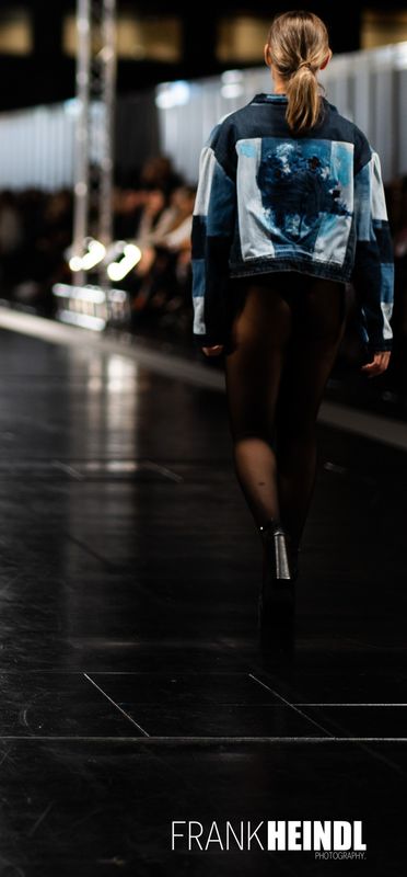 FASHION WEEK LOOK 12 Jeansjacke Dino FASHION WEEK LOOK 12 Jeansjacke Dino