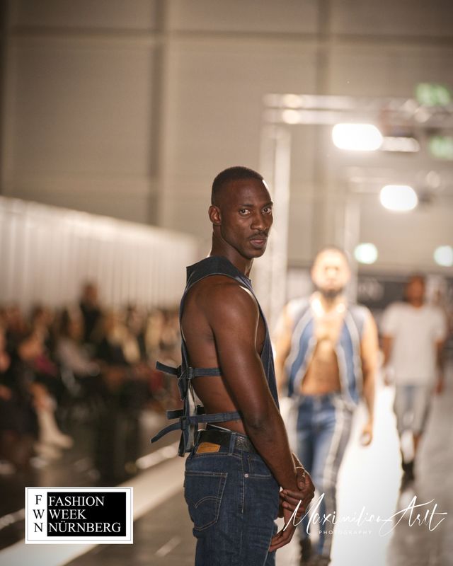 FASHION WEEK LOOK 13 Oberteil FASHION WEEK LOOK 13 Oberteil