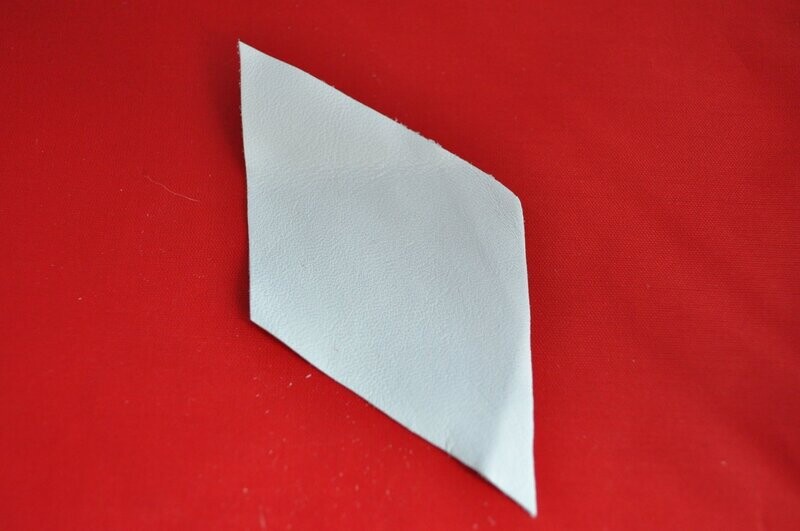 Balglederecke * Leder für Balgecken, weiß, Gr. S, 47 mm x 80 mm Balglederecke * Leder für Balgecken, weiß, Gr. S, 47 mm x 80 mm