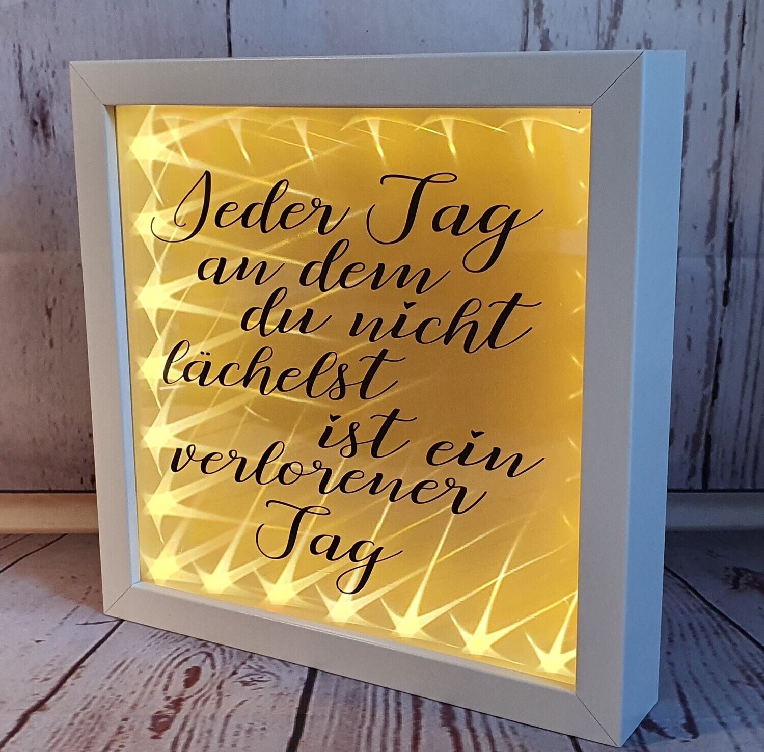 Beleuchteter Bilderrahmen / Dekorahmen, mit Spruch, " Jeder Tag an dem du nicht lächelst", handmade