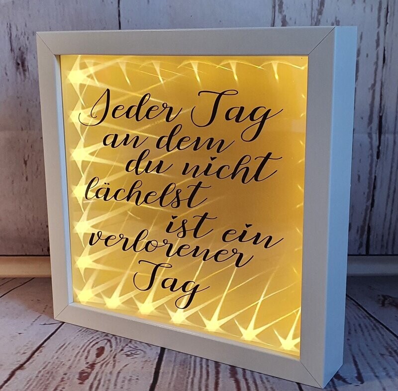 Beleuchteter Bilderrahmen / Dekorahmen, mit Spruch, Beleuchteter Bilderrahmen / Dekorahmen, mit Spruch, " Jeder Tag an dem du nicht lächelst", handmade