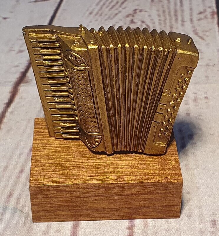 Pianoakkordeon - Modell - Skulptur, Goldfarben matt Pianoakkordeon - Modell - Skulptur, Goldfarben matt