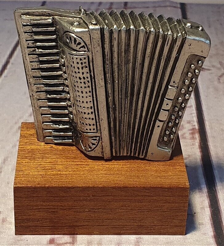 Pianoakkordeon - Modell - Skulptur, Altsilber Pianoakkordeon - Modell - Skulptur, Altsilber