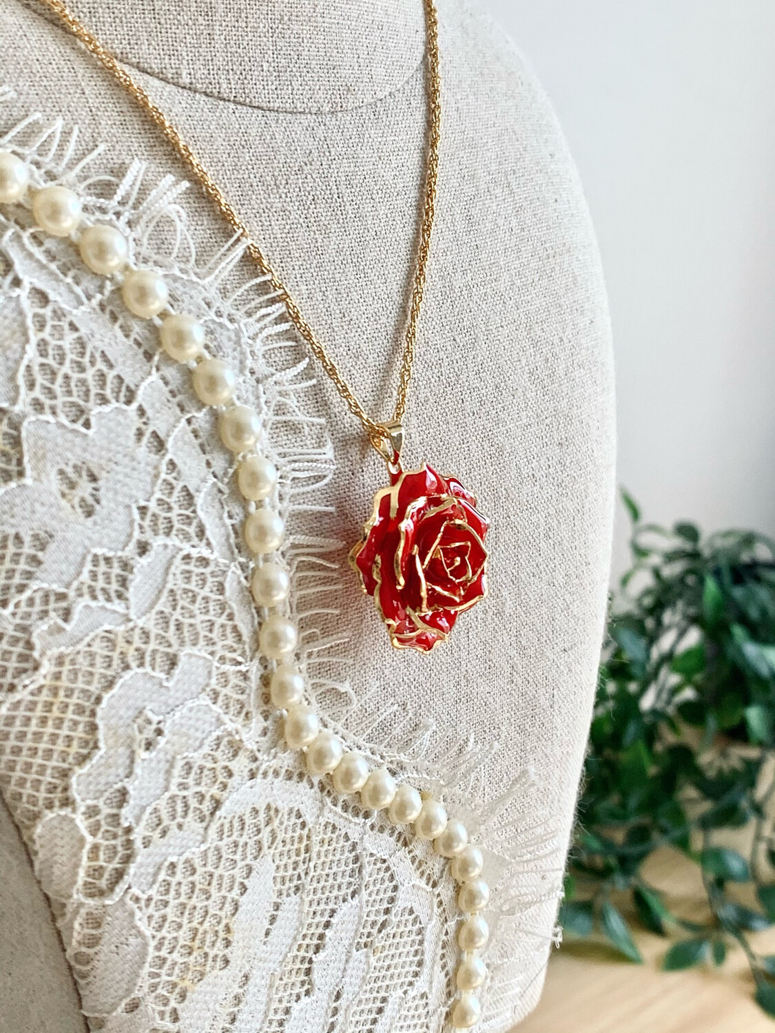 قلادة بزهرة طبيعية, Rose color you prefer: RED