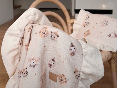 Dwustronny kocyk muślinowy z falbanką + poduszka